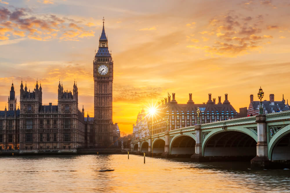 Ile trwa lot z Polski do Londynu?